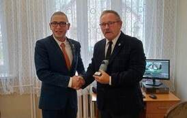 Odznaka "Zasłużony dla rozwoju pszczelarstwa" dla W&oacute;jta Gminy Świątki Sławomira Kowalczyka 4